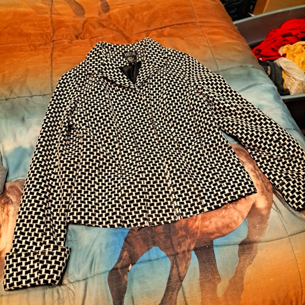 Womens black and white lined blazer coat